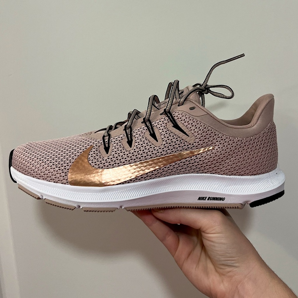 *NEVER WORN* Nike Quest 2 Running Shoe